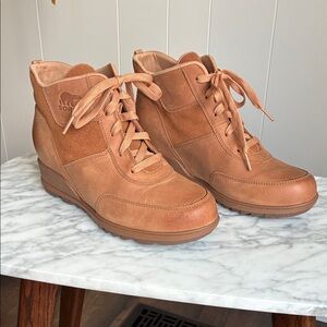 Sorel Evie lace up wedge bootie